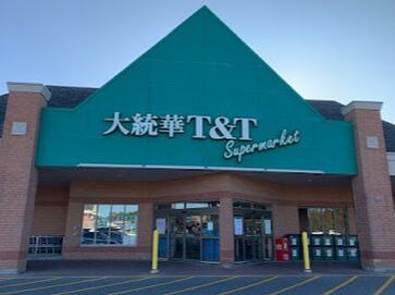 Front signage and exterior of a chinese supermarket in Cachet, Markham Ontario
